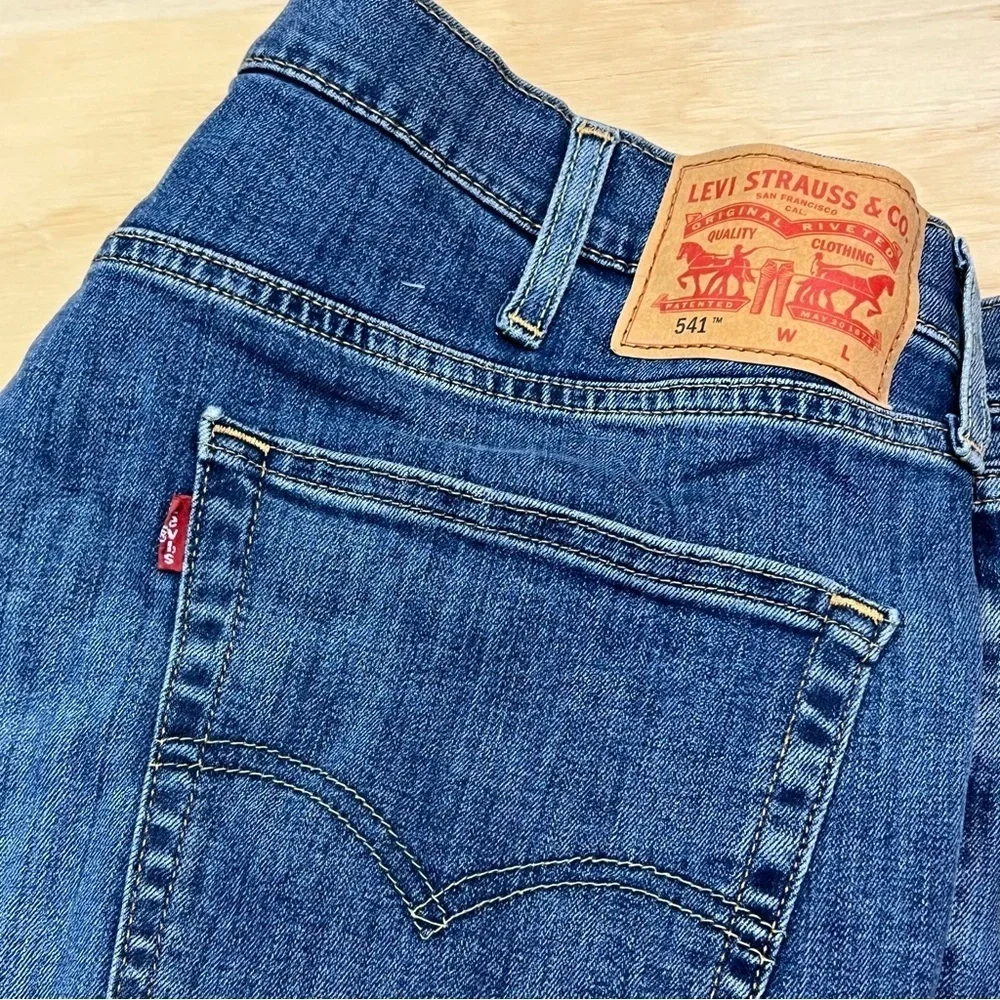 Levi’s 541 Athletic Taper Denim Jeans Size 42 x 36